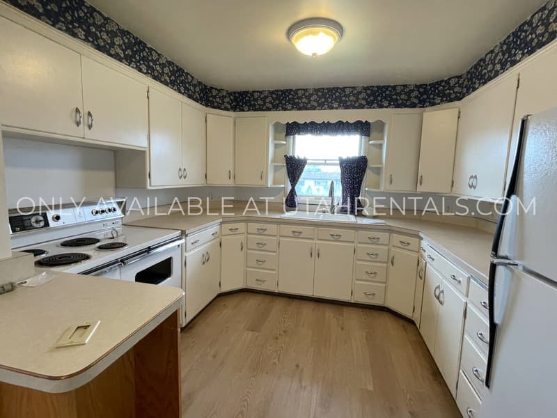 Richfield House: 158 W 500 N