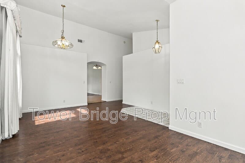 Elk Grove House: 8992 Panamint Ct