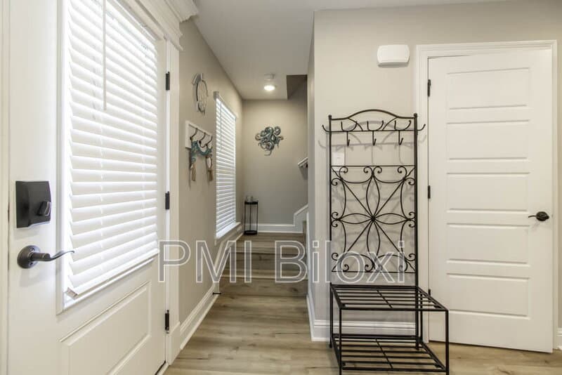 Biloxi House: 143 Coral Breeze Dr