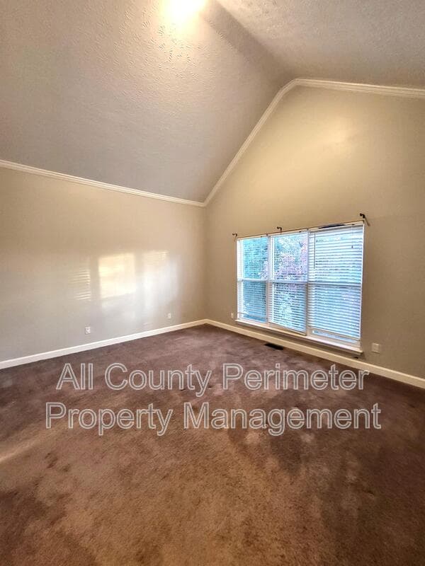 Lithonia House: 694 Shore View