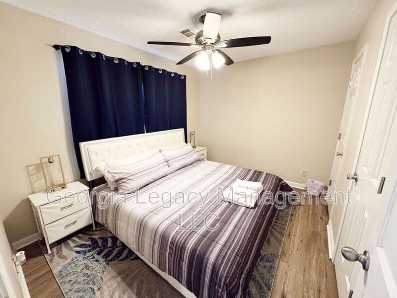 Commerce House: 64 Creekside Drive