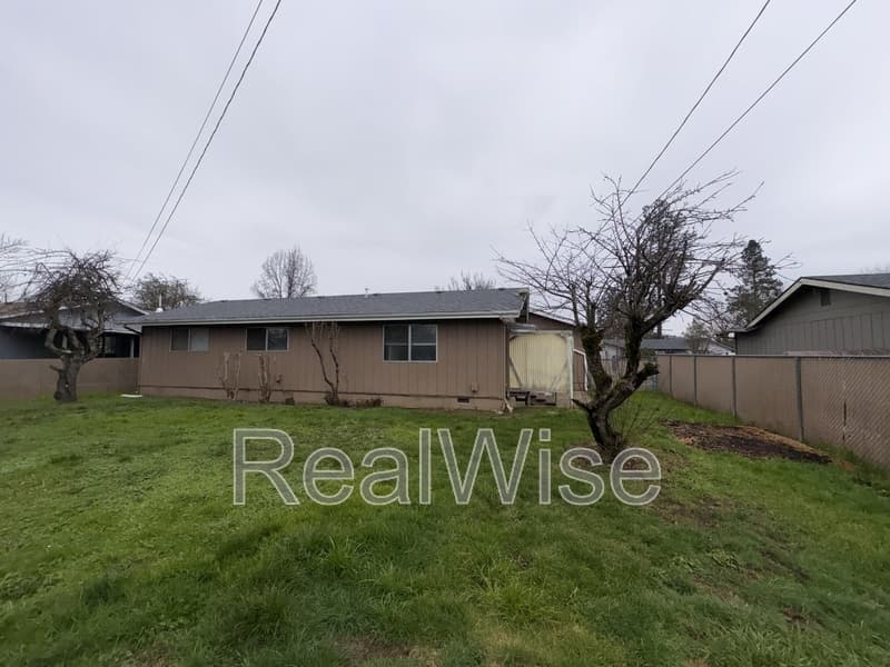 Sutherlin House: 231 Hawthorne St