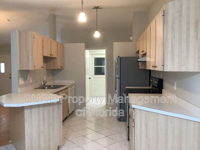 Ocala House: 16 Almond Terrace