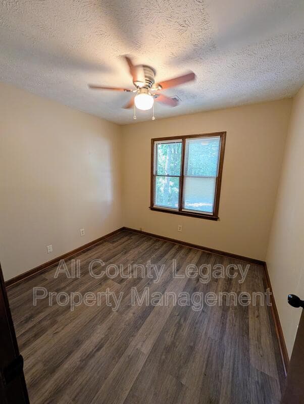 Auburn House: 125 Governors Rdg