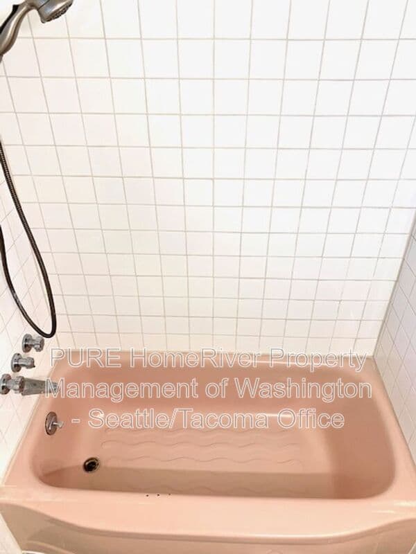 Seattle Condo: 2253 E Roanoke St