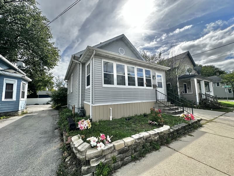 Green Bay House: 606 North Baird Street