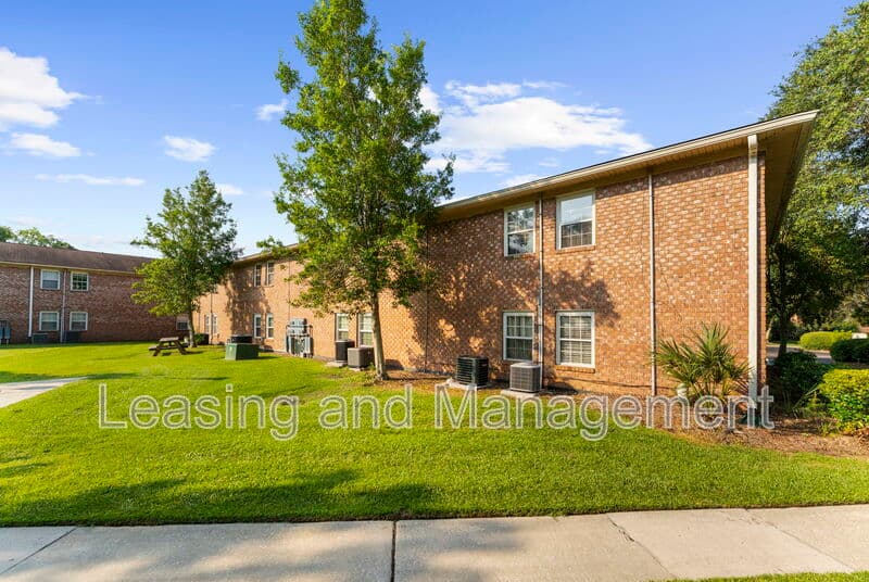 Ladson Condo: 201 Oakmont Avenue