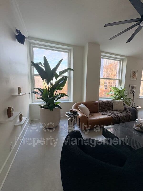 Atlanta House: 57 Forsyth St