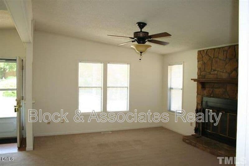 Cary House: 124 Oak Hill Loop
