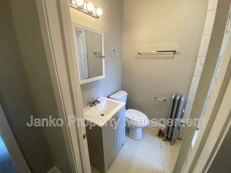 Chicago Condo: 5352 W Division St