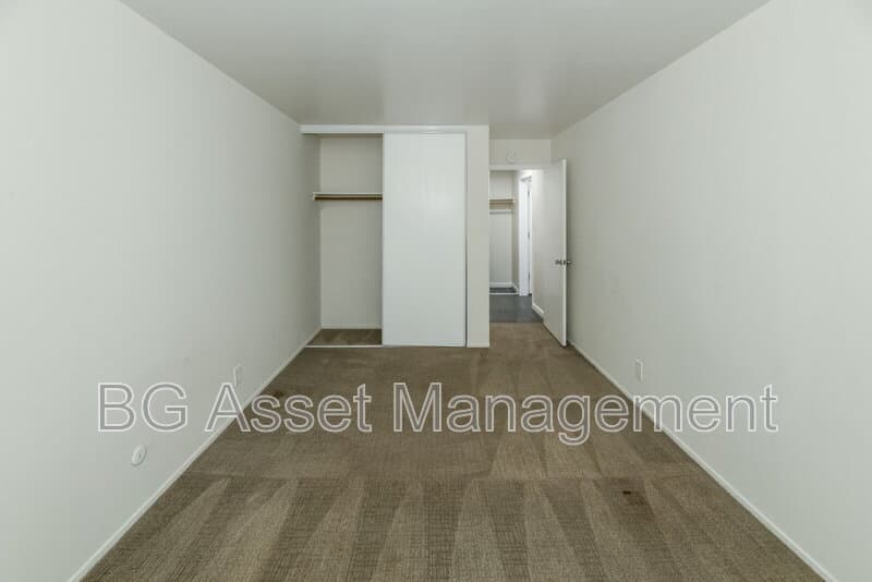 Oakland Condo: 3600 Dimond Avenue