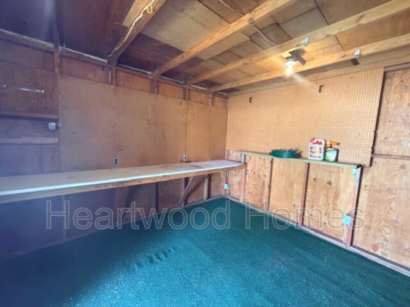 Columbia House: 1213 Deerwood Street
