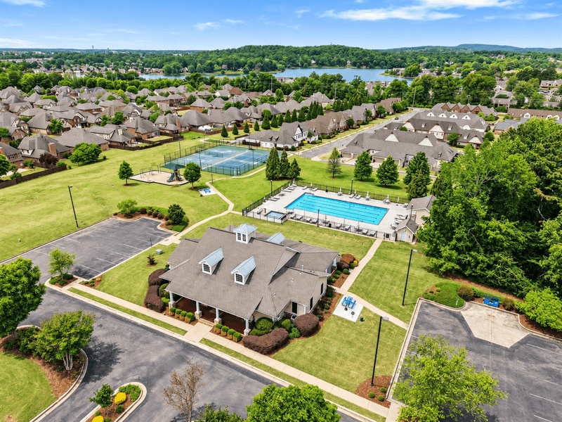 Huntsville House: 138 Chimes Way Southwest