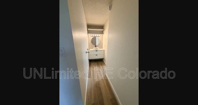 Aurora Condo: 2231 S Vaughn Way