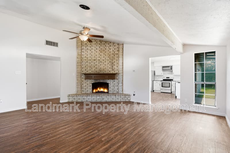 Arlington House: 2711 Treeview Drive