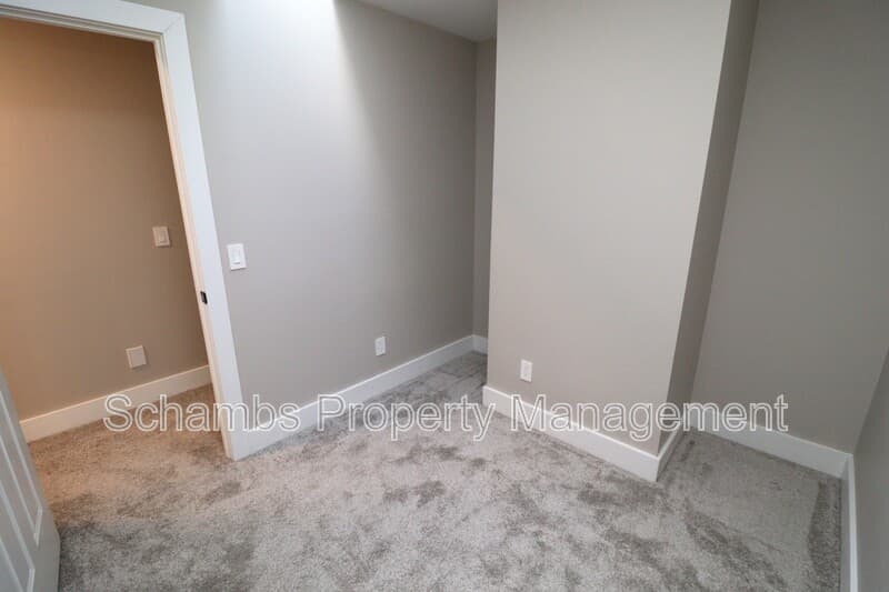 Cary House: 106 Kensbury Cir