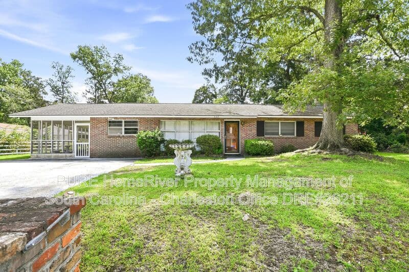 Charleston House: 628 Constant Dr