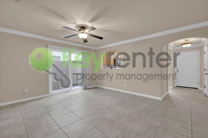 Roseville House: 1682 Loon Lake Street