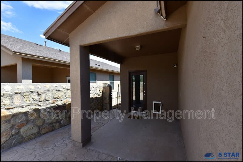 El Paso House: 4913 Adrian Campos St !!