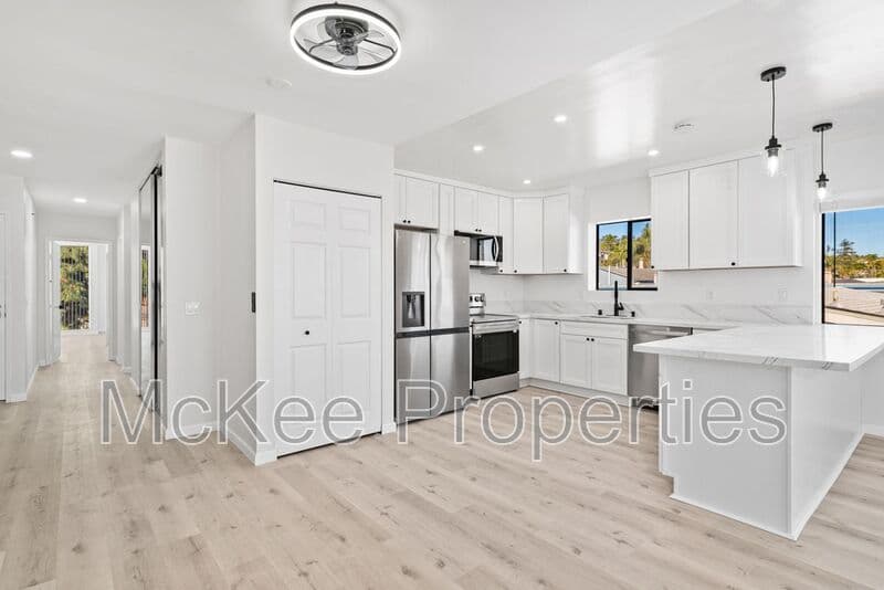 San Diego House: 307 San Elijo Street