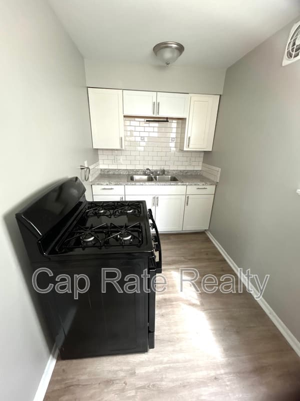 Columbus House: 2174 Sullivant Ave, Columbus, OH 43223