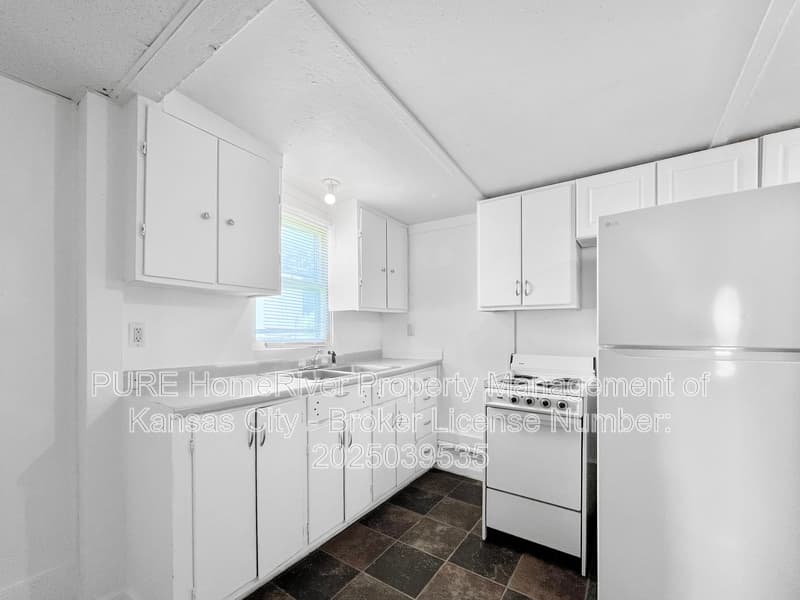 Higginsville House: 303 W 22nd St