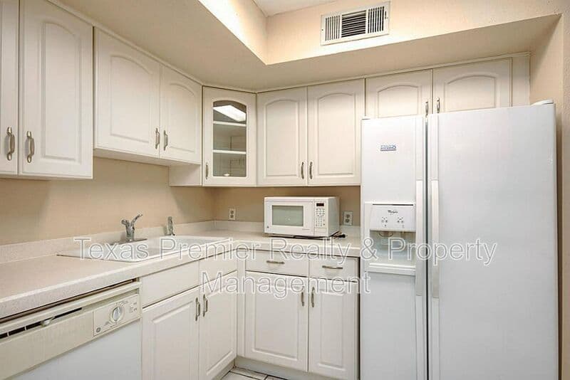 Houston Condo: 10811 Richmond Ave