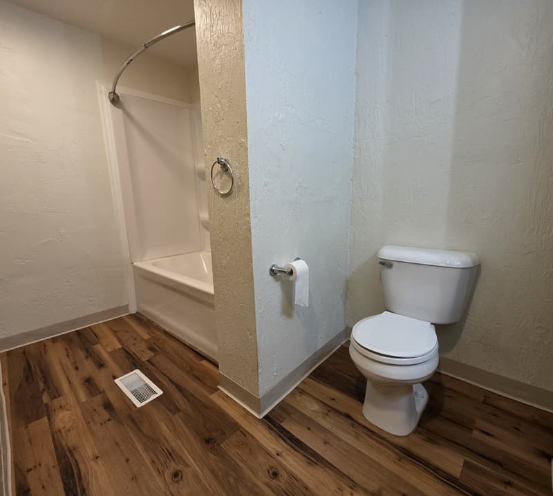 Oshkosh Condo: 632 Bay Shore Drive - Lower