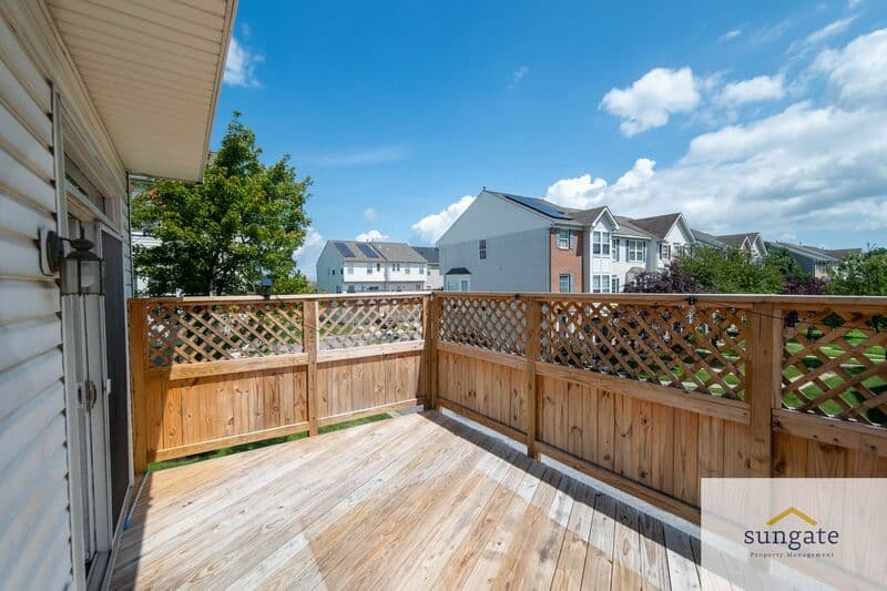 Rosedale Townhome: 11 Hallsdale Ct