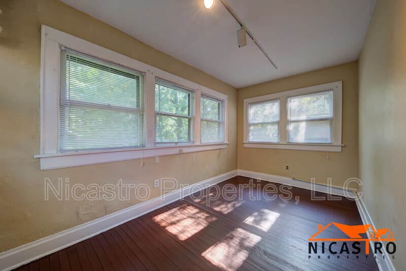 Columbus House: 184 E Frambes Avenue