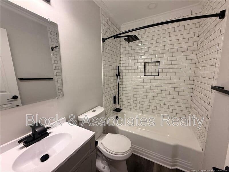 Fayetteville House: 110 KENSINGTON CIR
