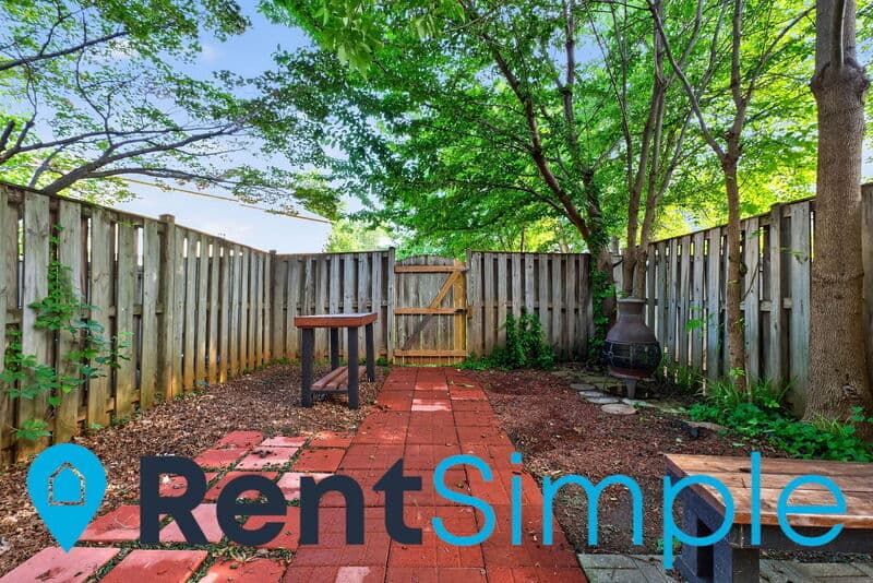 Woodbridge Townhome: 14828 Ensor Ct.