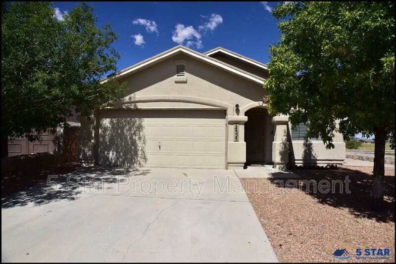 El Paso House: 14325 Island Point Drive