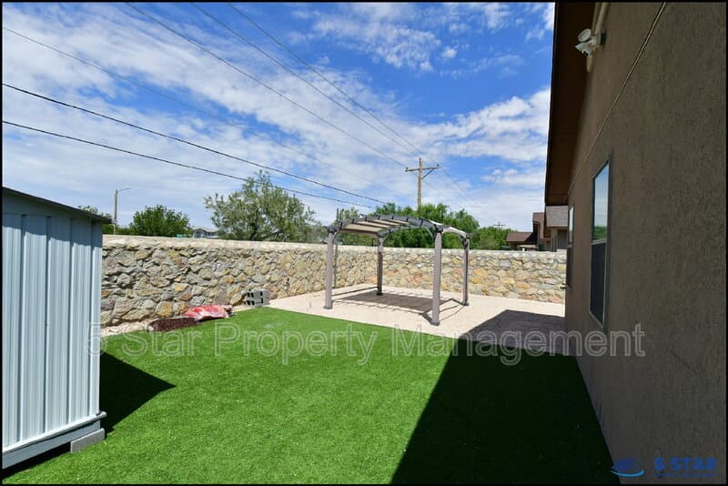 El Paso House: 4913 Adrian Campos St !!