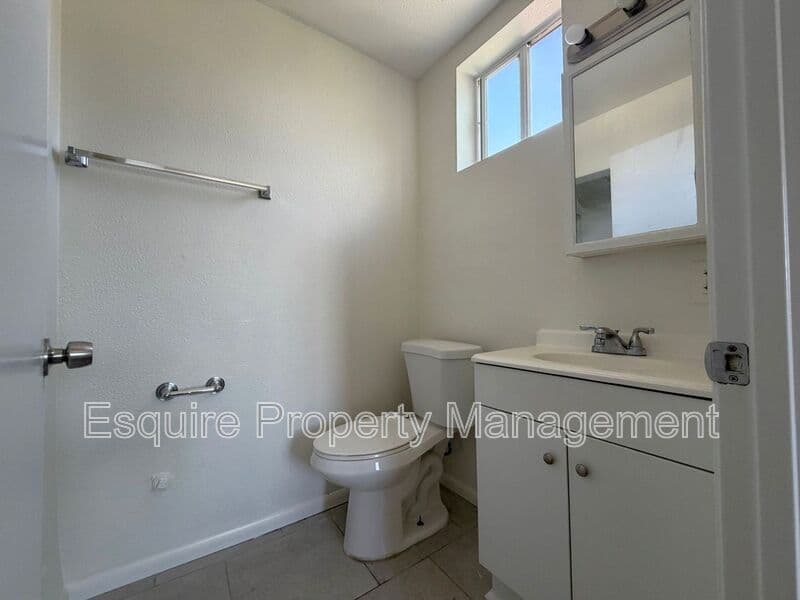OXNARD Condo: 327 W. HILL ST.