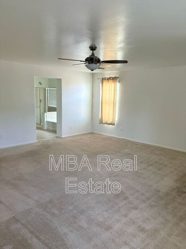 Mesa House: 3031 E Regina St