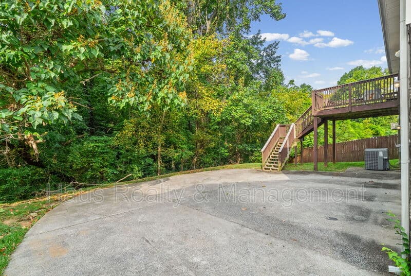 Clarksville House: 932 Granny White Road
