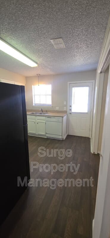 Benbrook Condo: 233 Vista Way