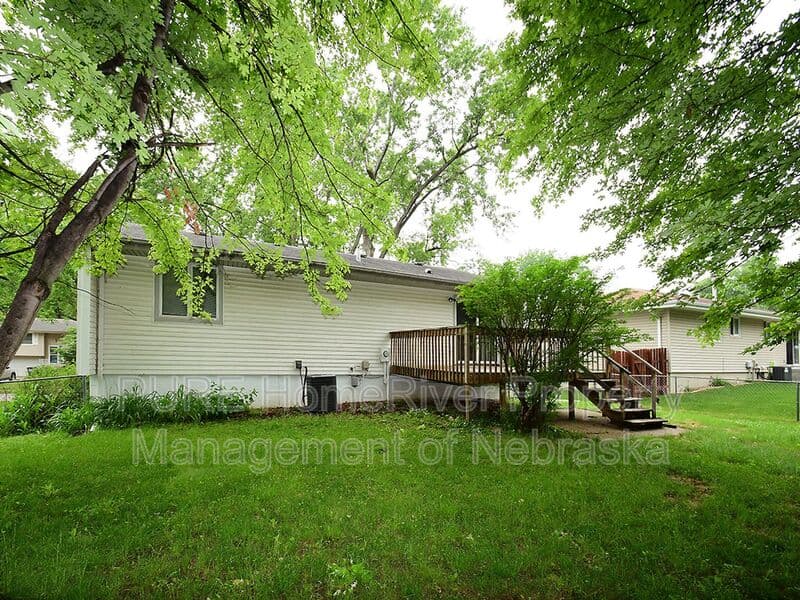 Omaha House: 2511 N 143rd Ave