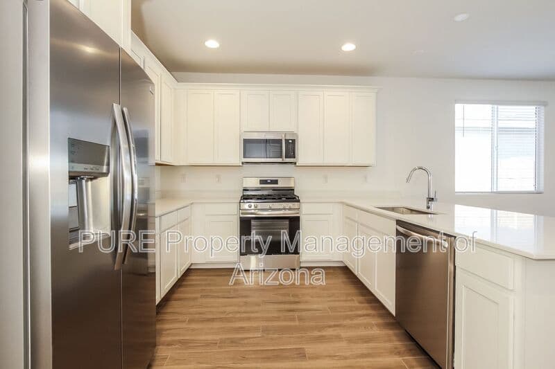 Phoenix House: 9524 W Flower St