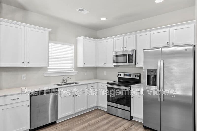 Clanton House: 275 Avalon Way