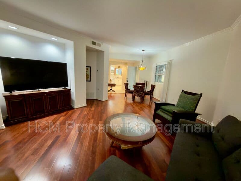 Irvine House: 2233 Martin