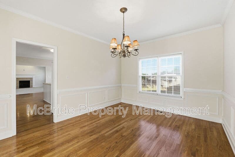 Evans House: 330 Gardenia Drive