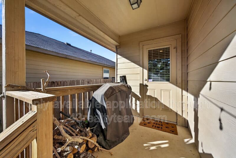 San Antonio House: 15562 Gray Catbird