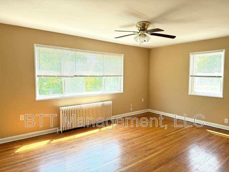 Brentwood Condo: 4013 38th St