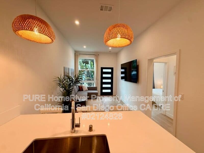San Diego Condo: 2175 Bacon St