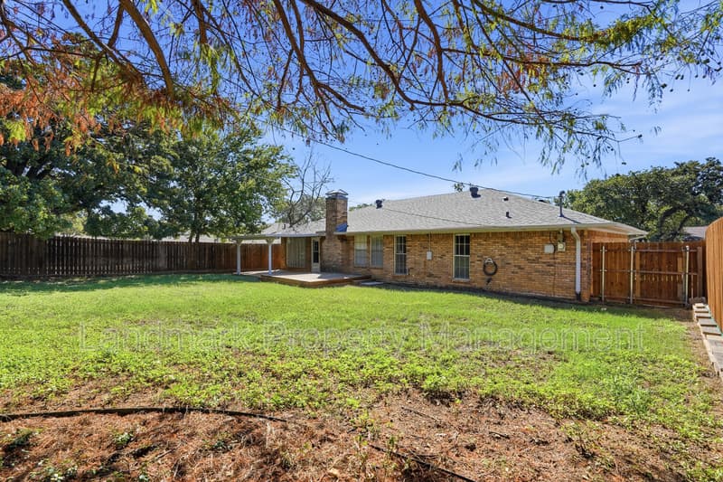 Arlington House: 5917 Pleasant Hill Drive