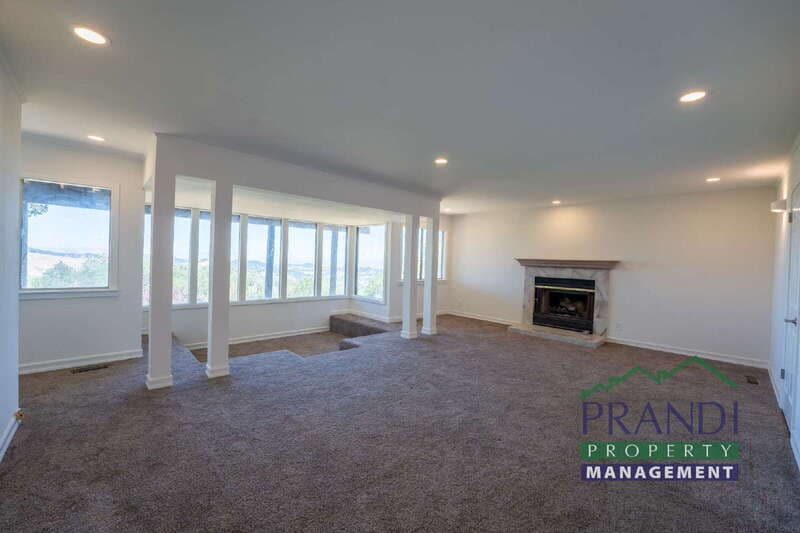 San Anselmo House: 645 Fawn Dr