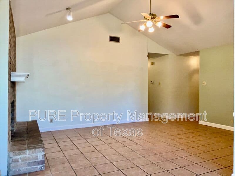 Georgetown House: 408 E Central