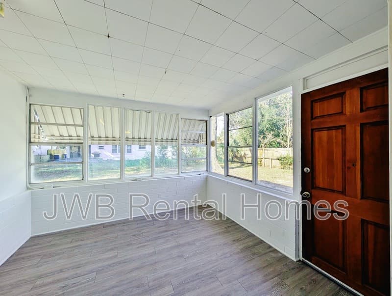 Jacksonville House: 2932 Searchwood Dr